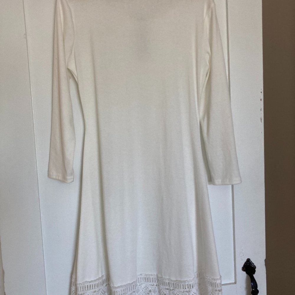 White Dress with Lace Hem A Fit-I Womens Medium Knee Length. Very comfy